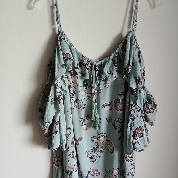 Maurices Floral Ruffle Trim Cold Shoulder Top Size XXL - Picture 13 of 13